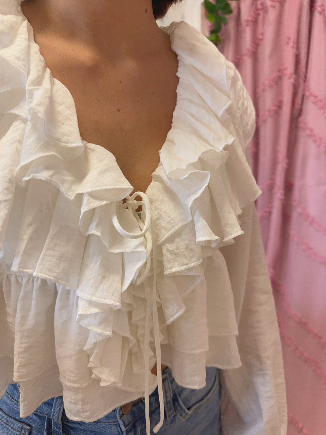 MIA TIE FRONT RUFFLE BLOUSE