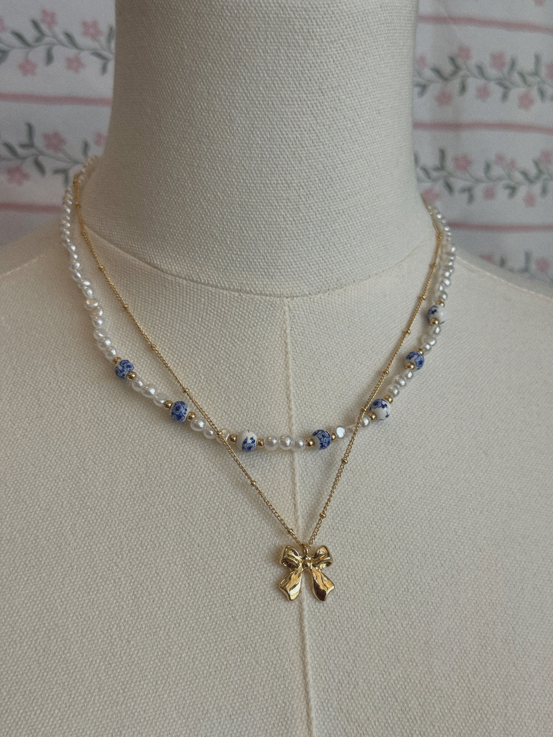 CERAMIC PORCELAIN PEARL BOW LAYER NECKLACE