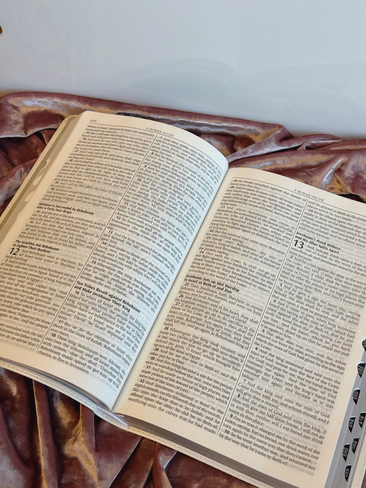 KJV Bible Thinline LP Faux Leather, White