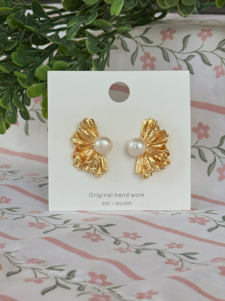 Freshwater Pearl Flower Stud Earrings